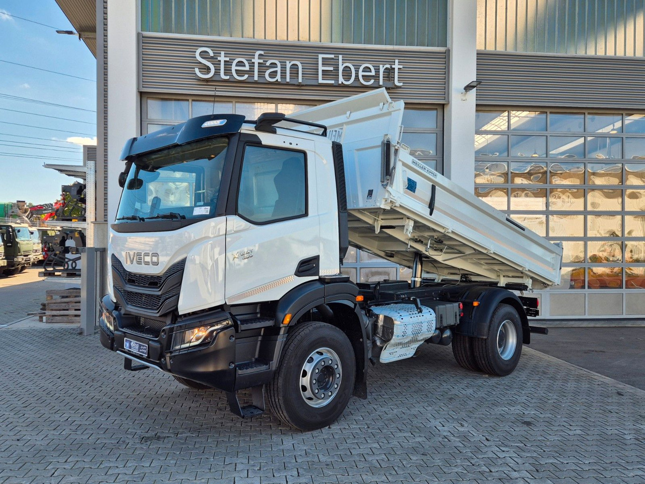 Iveco AD200X46 HR OFF Meiller 3-S.-Kipper *MirrorCam* - Istovarivač: slika 1 Iveco AD200X46 HR OFF Meiller 3-S.-Kipper *MirrorCam* - Istovarivač: slika 1