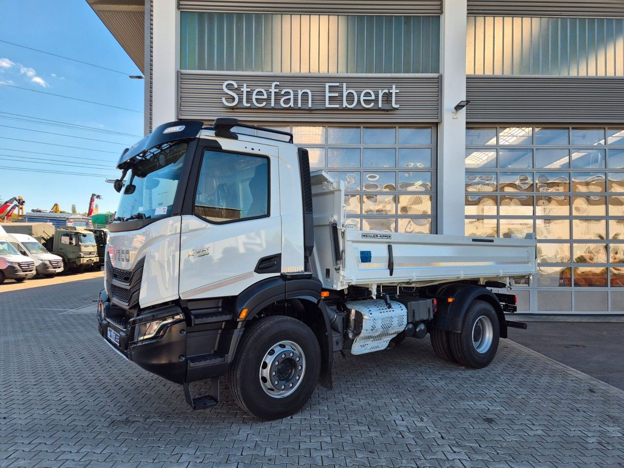 Iveco AD200X46 HR OFF Meiller 3-S.-Kipper *MirrorCam* - Istovarivač: slika 4 Iveco AD200X46 HR OFF Meiller 3-S.-Kipper *MirrorCam* - Istovarivač: slika 4