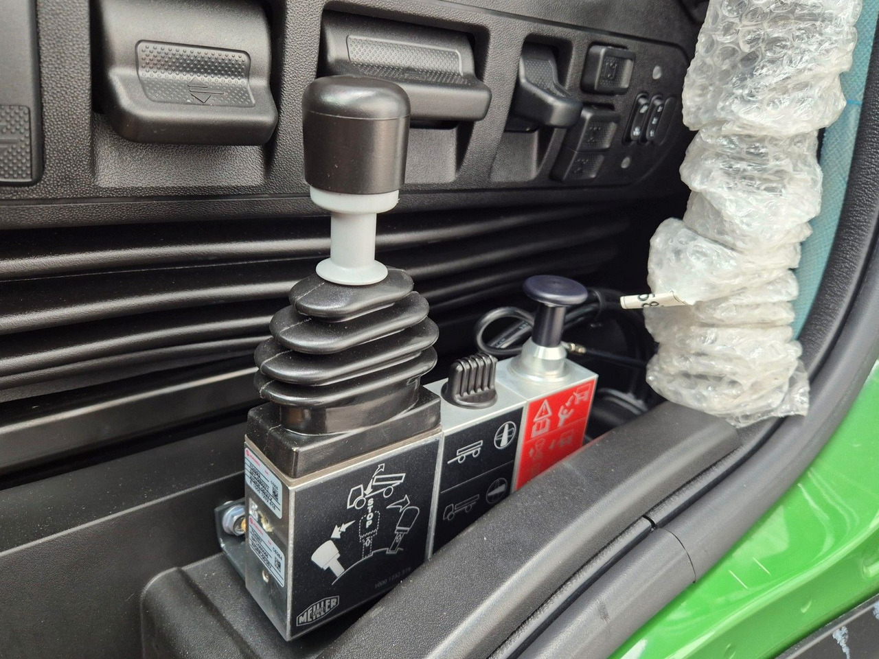 Istovarivač Iveco AT300X54Z HR OFF Bordmatik AHK Intarder: slika 26 Istovarivač Iveco AT300X54Z HR OFF Bordmatik AHK Intarder: slika 26