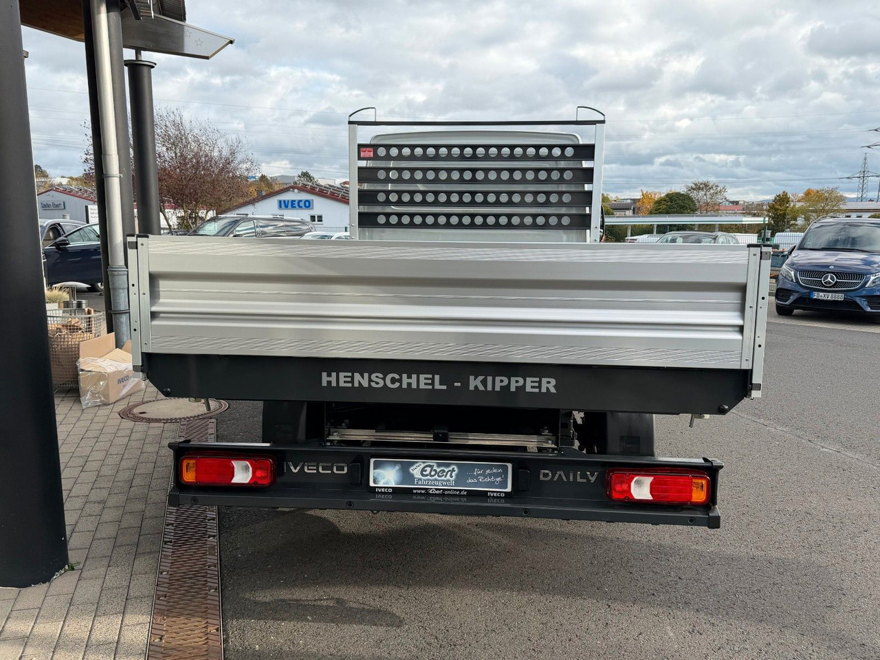 Iveco Daily 35S14 A8*R3.450mm*Automatik*Kamera*3Sitze* - Dostavno vozilo kiper: slika 5 Iveco Daily 35S14 A8*R3.450mm*Automatik*Kamera*3Sitze* - Dostavno vozilo kiper: slika 5