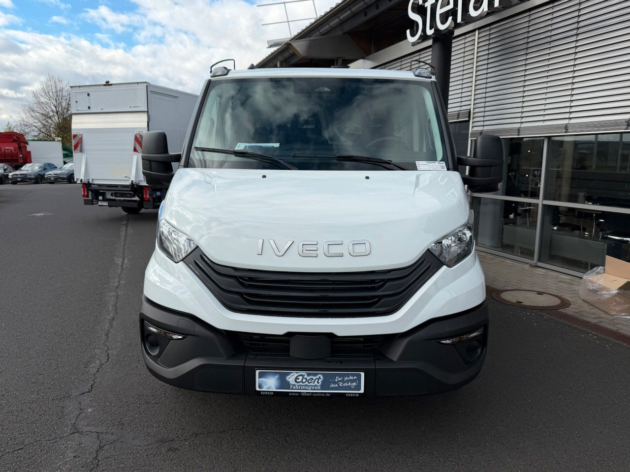 Iveco Daily 35S14 A8*R3.450mm*Automatik*Kamera*3Sitze* - Dostavno vozilo kiper: slika 2 Iveco Daily 35S14 A8*R3.450mm*Automatik*Kamera*3Sitze* - Dostavno vozilo kiper: slika 2