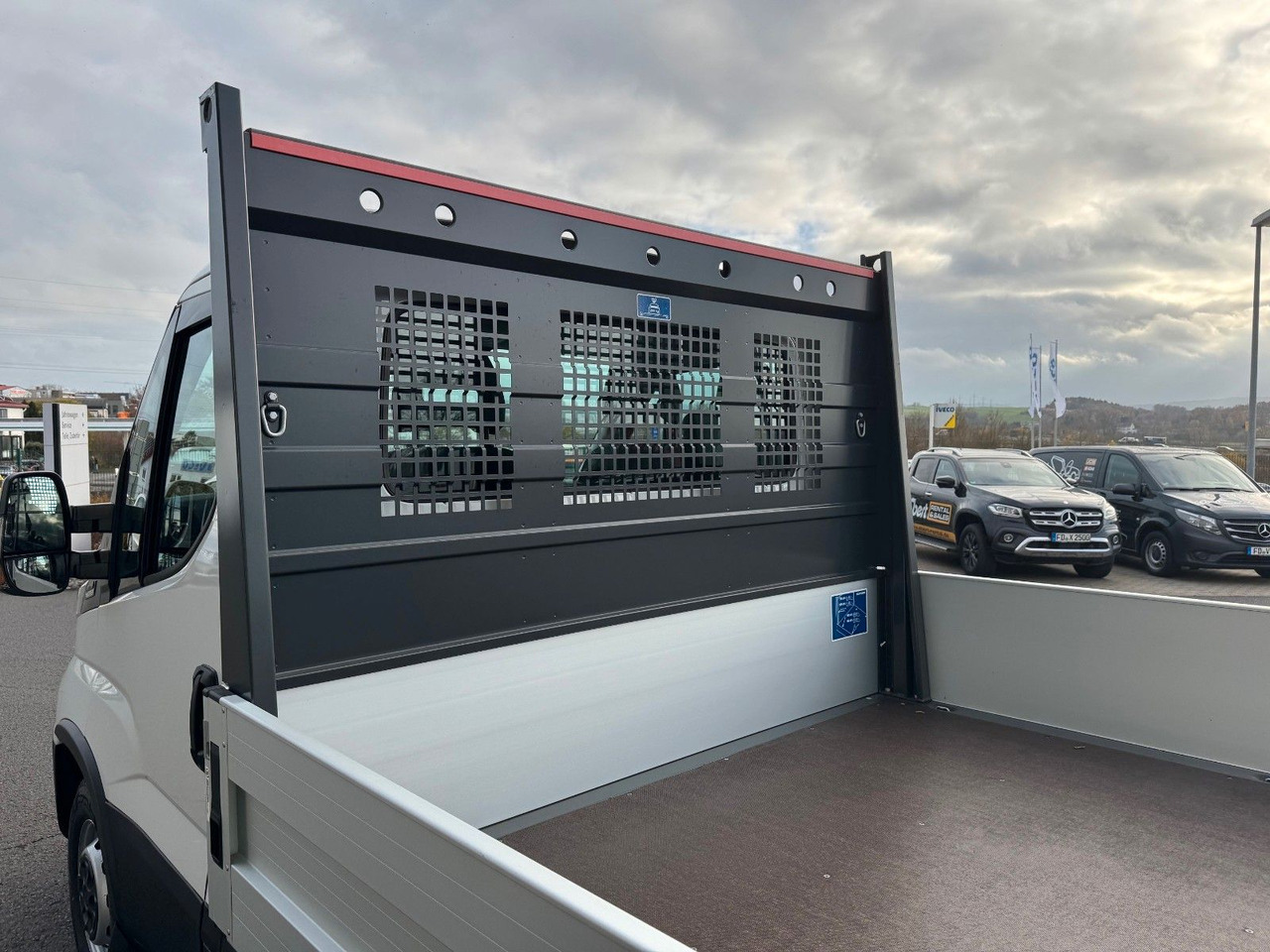 Iveco Daily 35S16 *R.3750mm*Automatik*AHK*Kamera* - Dostavno vozilo s ravnom platformom: slika 5 Iveco Daily 35S16 *R.3750mm*Automatik*AHK*Kamera* - Dostavno vozilo s ravnom platformom: slika 5