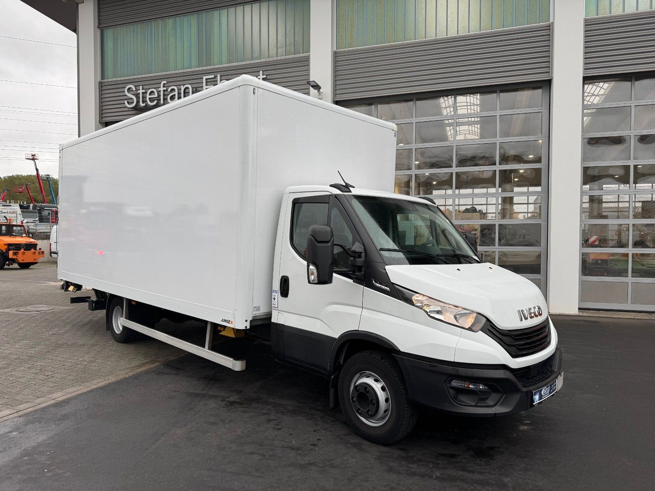 Iveco Daily 70C18 A8 *Koffer*LBW*Automatik* - Dostavno vozilo sa zatvorenim sandukom: slika 1 Iveco Daily 70C18 A8 *Koffer*LBW*Automatik* - Dostavno vozilo sa zatvorenim sandukom: slika 1