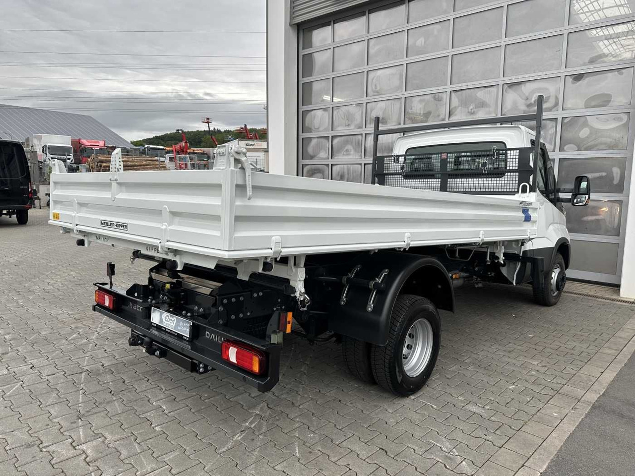 Iveco Daily 70C18H 3-S.-Kipper *R3.750mm*2xAHK* 4x - Dostavno vozilo kiper: slika 4 Iveco Daily 70C18H 3-S.-Kipper *R3.750mm*2xAHK* 4x - Dostavno vozilo kiper: slika 4