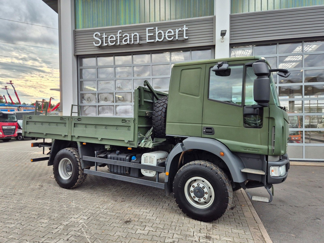 Iveco Eurocargo ML100E22WM-BW 4x4 Pritsche L-Haus Bett - Kamion sa tovarnim sandukom: slika 4 Iveco Eurocargo ML100E22WM-BW 4x4 Pritsche L-Haus Bett - Kamion sa tovarnim sandukom: slika 4