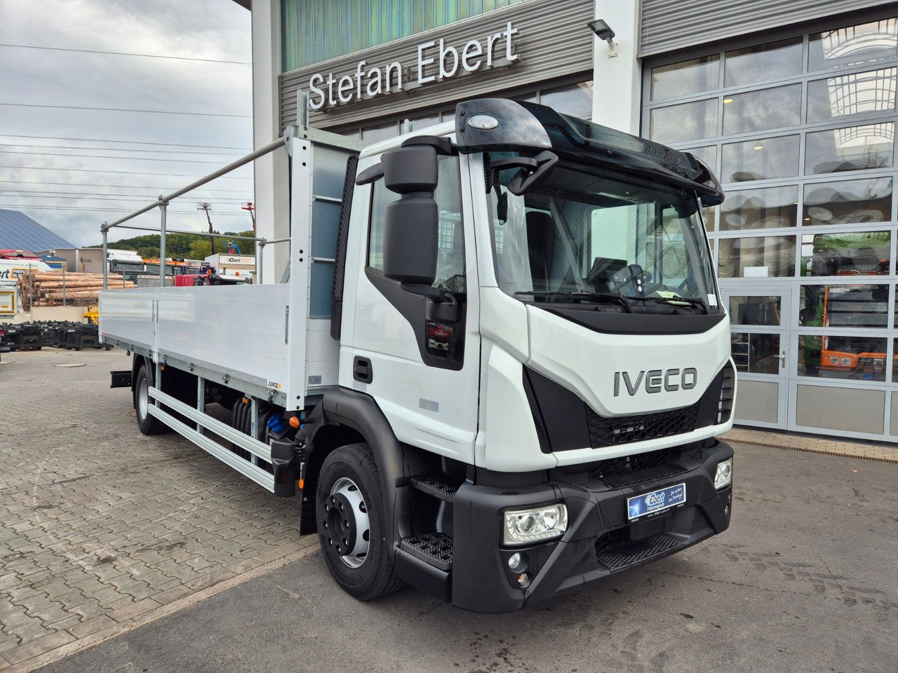 Iveco Eurocargo ML140E28/P Gerüstbau 3 Sitze AHK Klima - Kamion sa tovarnim sandukom: slika 2 Iveco Eurocargo ML140E28/P Gerüstbau 3 Sitze AHK Klima - Kamion sa tovarnim sandukom: slika 2
