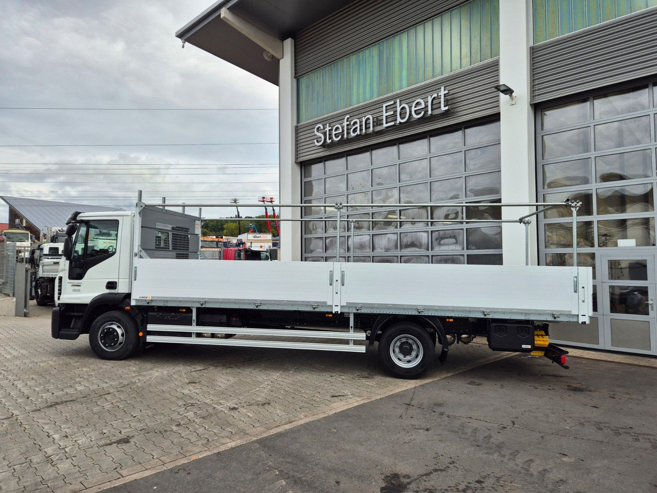 Iveco Eurocargo ML140E28/P Gerüstbau 3 Sitze AHK Klima - Kamion sa tovarnim sandukom: slika 5 Iveco Eurocargo ML140E28/P Gerüstbau 3 Sitze AHK Klima - Kamion sa tovarnim sandukom: slika 5