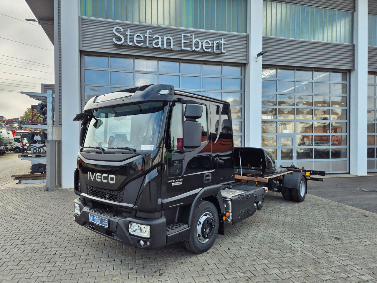 Iveco Eurocargo ML80E22/P 2x AHK Klima Standh. Bett - Kamion sa golom šasijom i zatvorenom kabinom: slika 2 Iveco Eurocargo ML80E22/P 2x AHK Klima Standh. Bett - Kamion sa golom šasijom i zatvorenom kabinom: slika 2