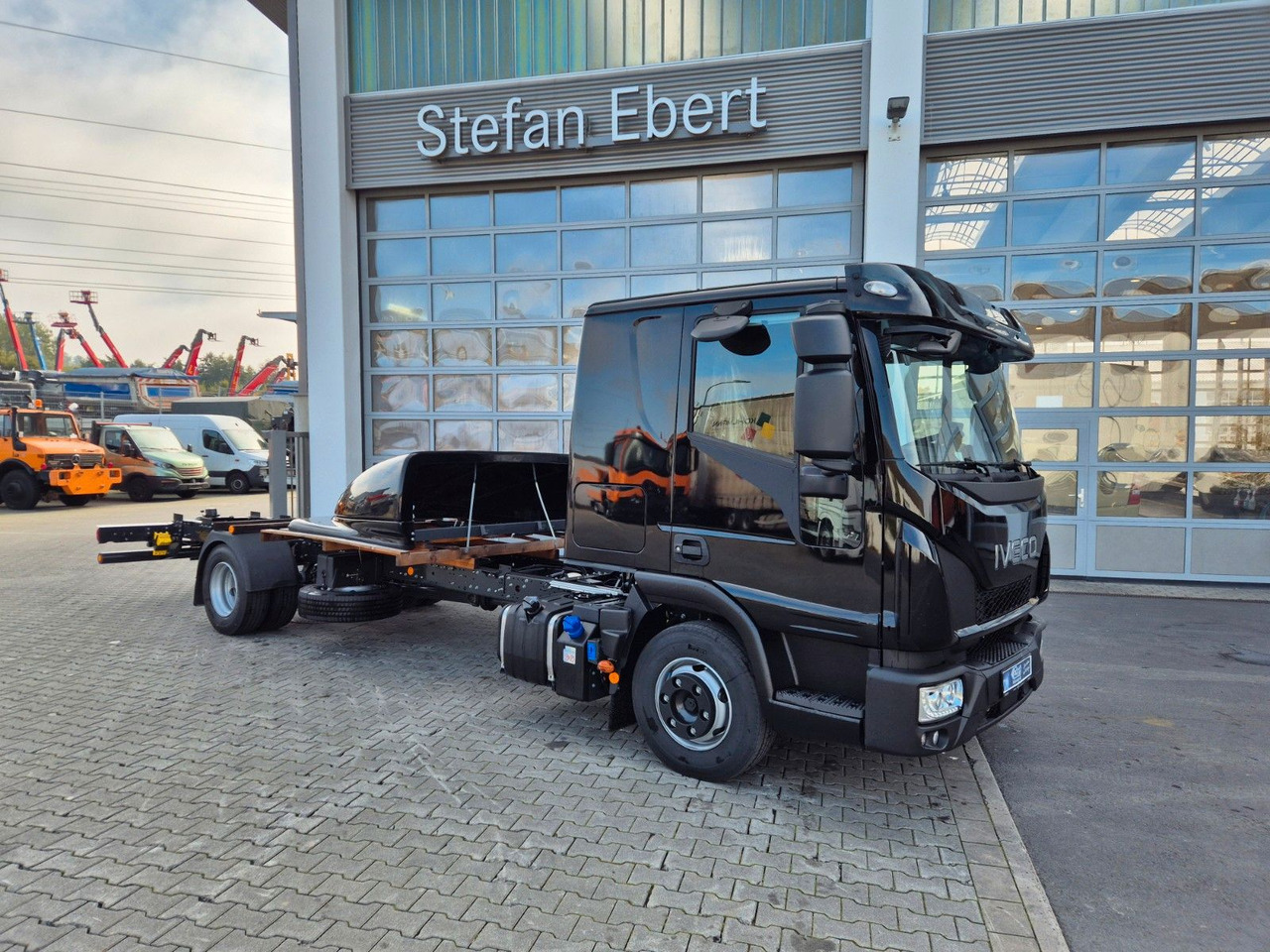 Iveco Eurocargo ML80E22/P 2x AHK Klima Standh. Bett - Kamion sa golom šasijom i zatvorenom kabinom: slika 5 Iveco Eurocargo ML80E22/P 2x AHK Klima Standh. Bett - Kamion sa golom šasijom i zatvorenom kabinom: slika 5