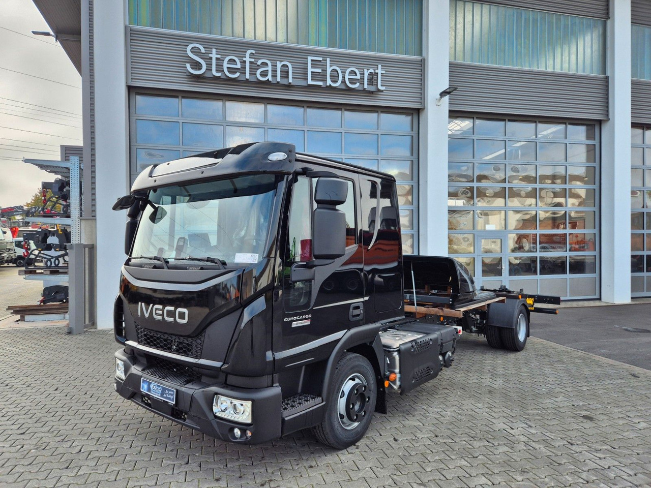 Iveco Eurocargo ML80E22/P 2x AHK Klima Standh. Bett - Kamion sa golom šasijom i zatvorenom kabinom: slika 1 Iveco Eurocargo ML80E22/P 2x AHK Klima Standh. Bett - Kamion sa golom šasijom i zatvorenom kabinom: slika 1