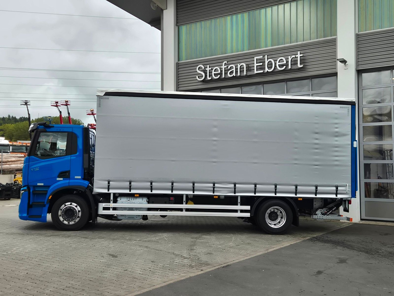 Iveco S-Way AD190S40/P Curtainsider *MirrorCam*LBW* - Kamion sa ceradom: slika 5 Iveco S-Way AD190S40/P Curtainsider *MirrorCam*LBW* - Kamion sa ceradom: slika 5