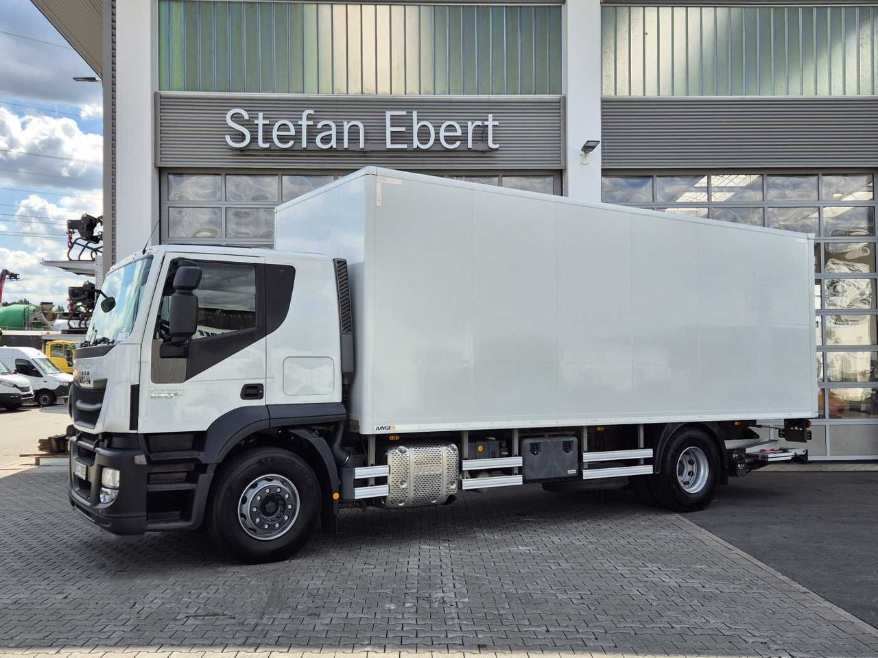 Iveco Stralis AT190S42/FP-D LBW Bär 1.500kg faltbar - Kamion sa zatvorenim sandukom: slika 4 Iveco Stralis AT190S42/FP-D LBW Bär 1.500kg faltbar - Kamion sa zatvorenim sandukom: slika 4