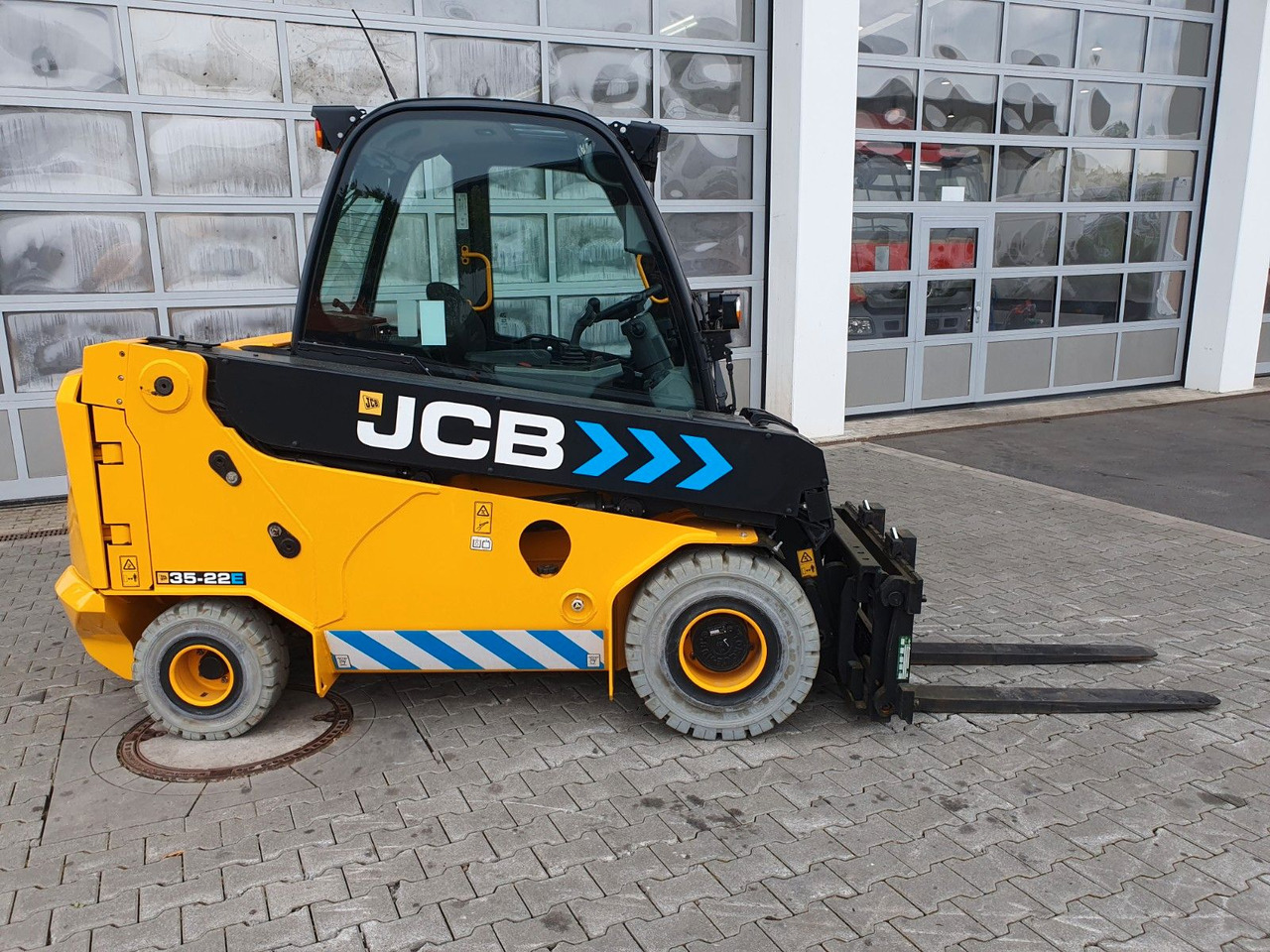 JCB TLT 35-22E Teletruck / nur 149h! / 2022 / SS - Teleskopski upravljač: slika 2 JCB TLT 35-22E Teletruck / nur 149h! / 2022 / SS - Teleskopski upravljač: slika 2