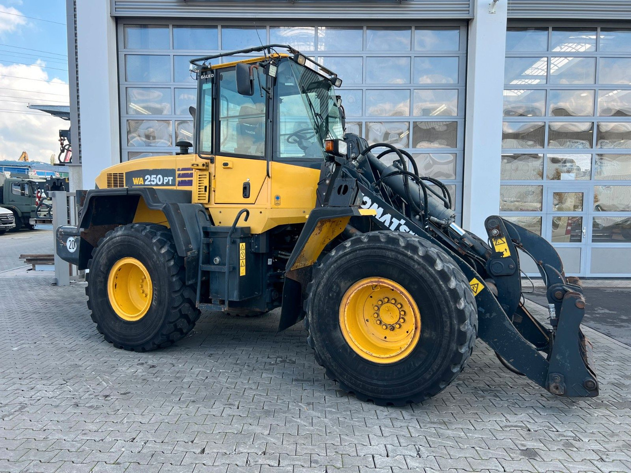 Komatsu WA 250 PT - 5H / 12.390h / - Utovarivač točkaš: slika 2 Komatsu WA 250 PT - 5H / 12.390h / - Utovarivač točkaš: slika 2