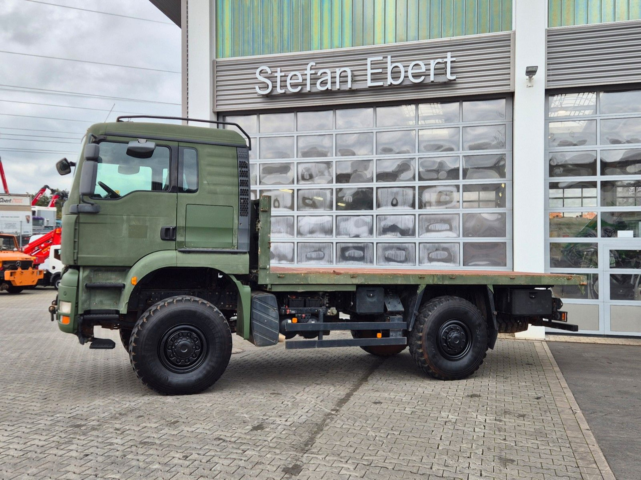 MAN TGA 18.360 4x4 BB Pritsche Single Bereifung - Kamion sa tovarnim sandukom: slika 5 MAN TGA 18.360 4x4 BB Pritsche Single Bereifung - Kamion sa tovarnim sandukom: slika 5