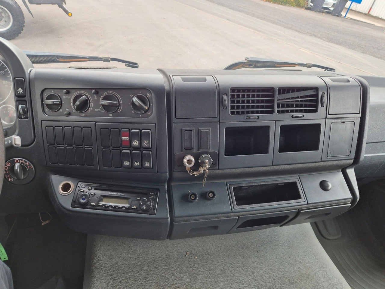 Kamion sa tovarnim sandukom MAN TGA 18.360 4x4 BB Pritsche Single Bereifung: slika 16