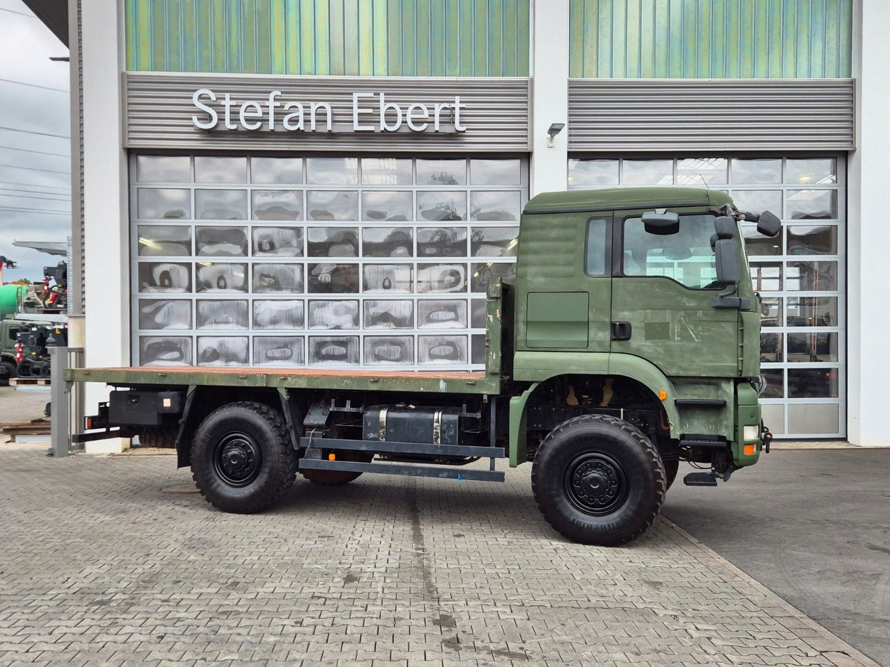 Kamion sa tovarnim sandukom MAN TGA 18.360 4x4 BB Pritsche Single Bereifung: slika 6