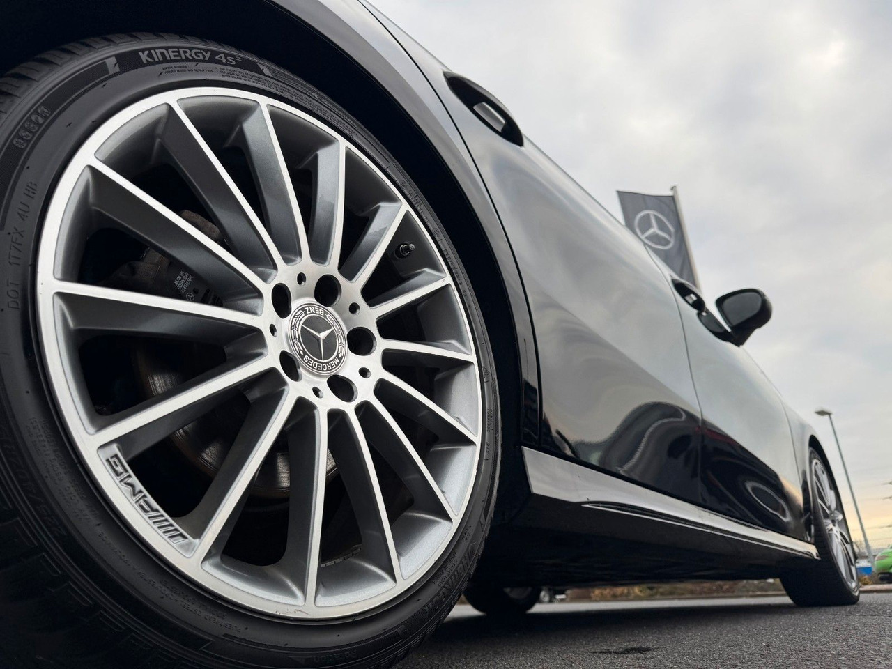 Mercedes-Benz A 200 AMG 19"+Ambiente+R-Kamera+Pano+LED+MBUX - Limuzina: slika 5 Mercedes-Benz A 200 AMG 19"+Ambiente+R-Kamera+Pano+LED+MBUX - Limuzina: slika 5