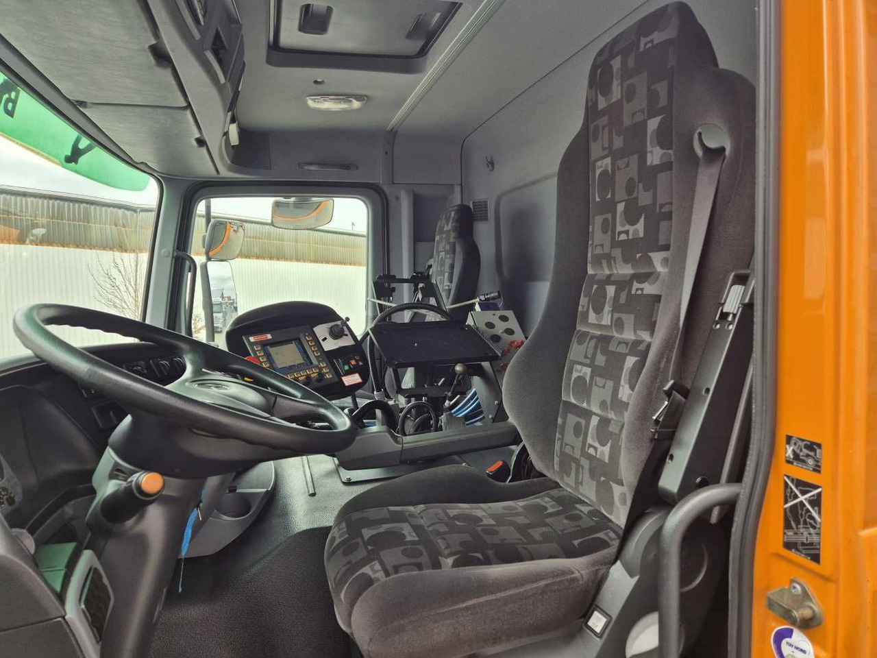Autočistilica Mercedes-Benz Actros 2032 A 4x4 Bucher STKF 9500 Airport 30x: slika 10