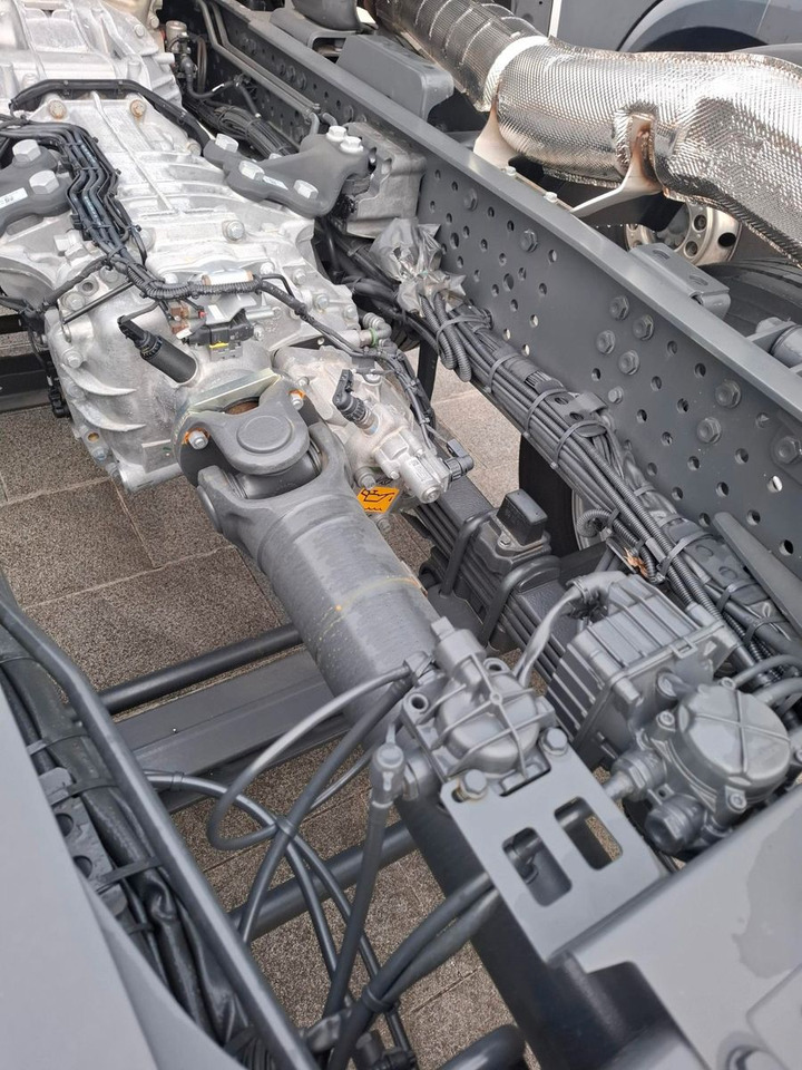 Mercedes-Benz Arocs 4153 8x4 Fahrgestell - Kamion sa golom šasijom i zatvorenom kabinom: slika 5 Mercedes-Benz Arocs 4153 8x4 Fahrgestell - Kamion sa golom šasijom i zatvorenom kabinom: slika 5