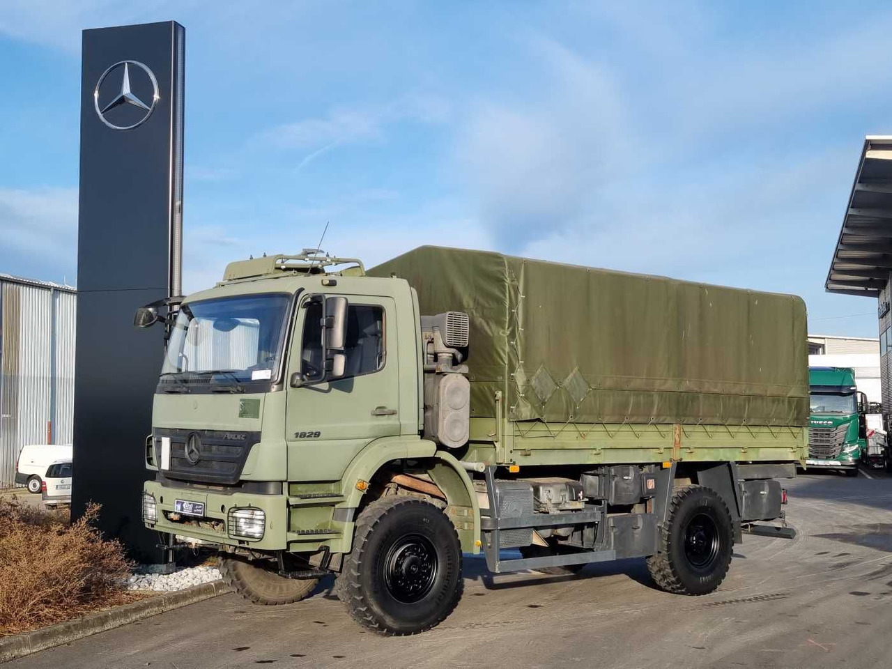 Mercedes-Benz Axor 1829 A 4x4 Pritsche/Plane 10 Stück - Kamion sa ceradom: slika 3 Mercedes-Benz Axor 1829 A 4x4 Pritsche/Plane 10 Stück - Kamion sa ceradom: slika 3