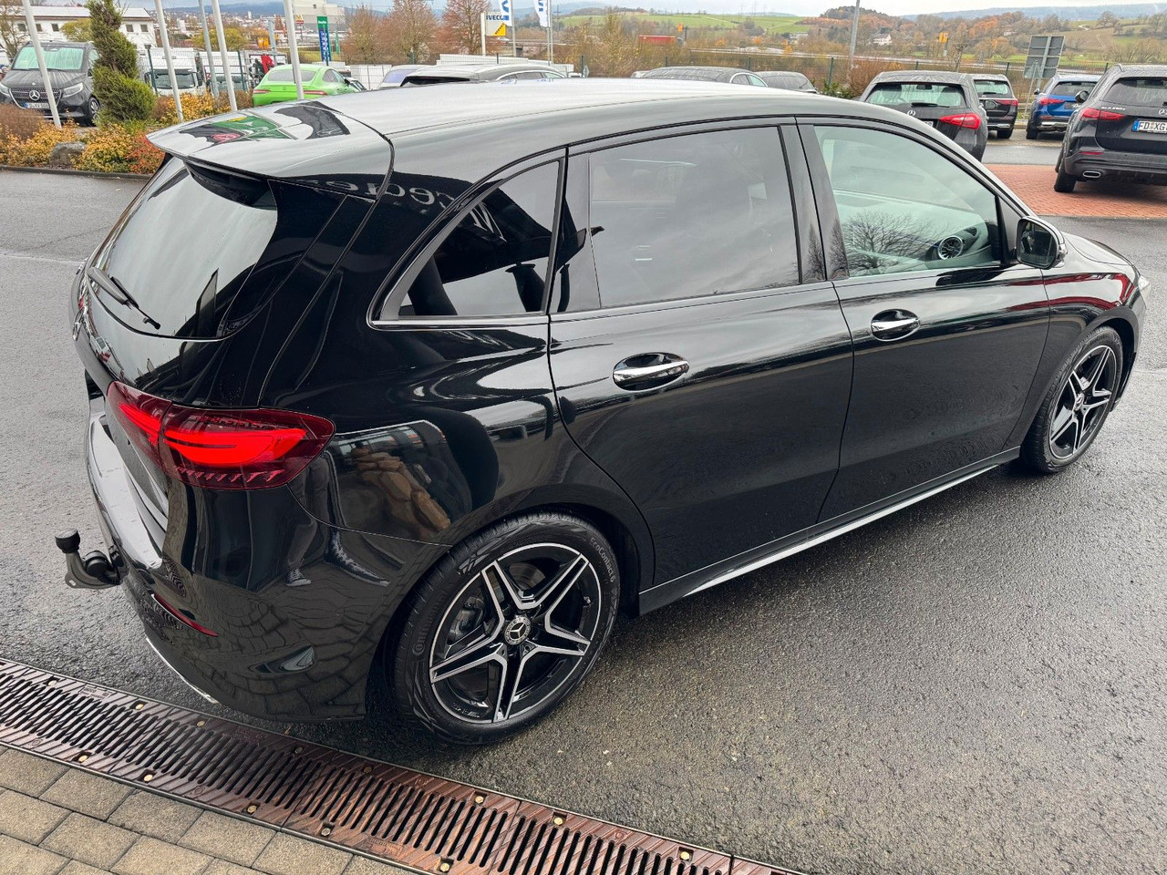 Mercedes-Benz B 200 AMG+AHK+Ambiente+RFK+MBUX+Night - Limuzina: slika 3 Mercedes-Benz B 200 AMG+AHK+Ambiente+RFK+MBUX+Night - Limuzina: slika 3