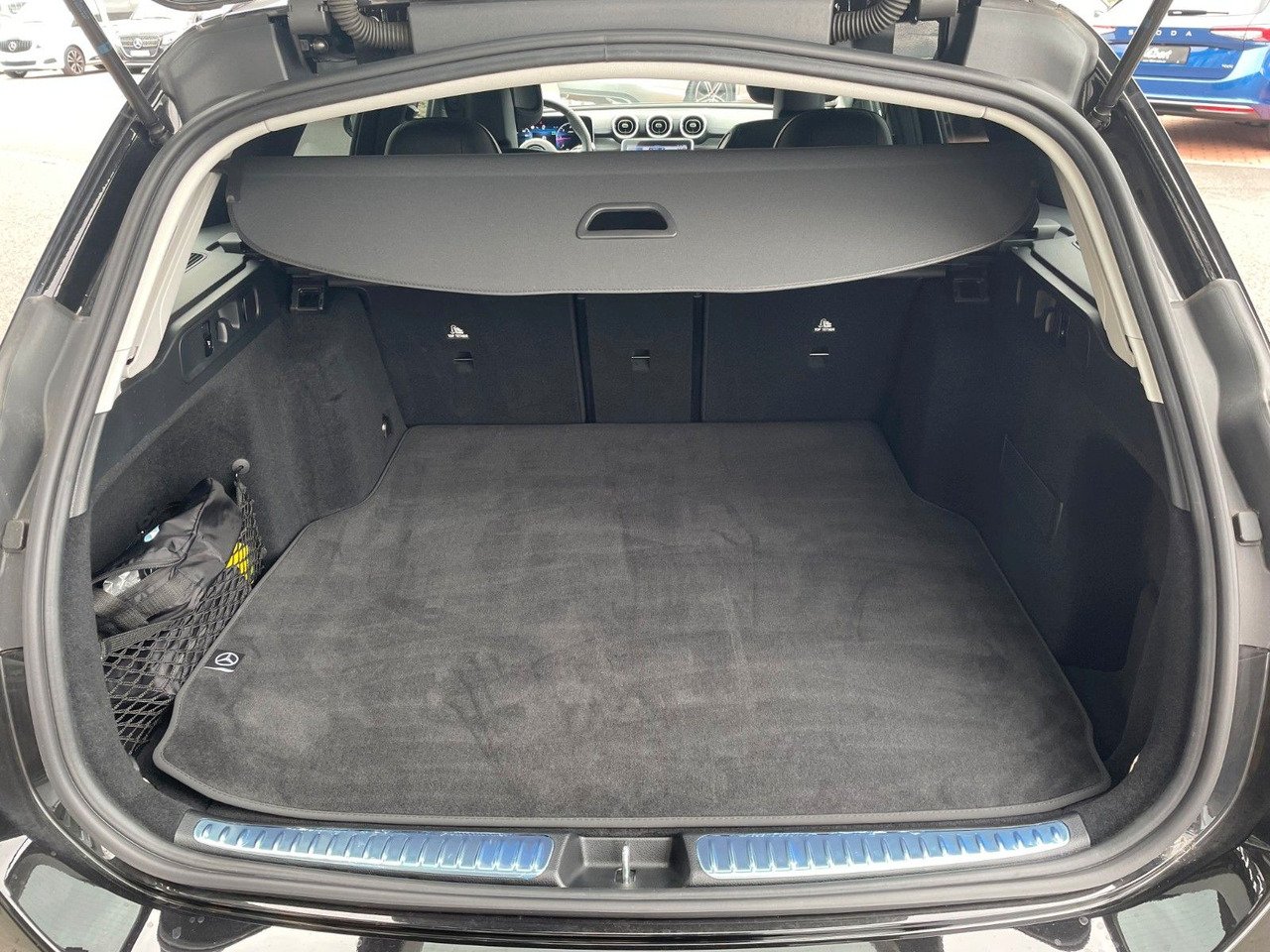 Mercedes-Benz C 200 d T AMG+Night+360°+Digital+Memory+Keyless - Karavan: slika 5 Mercedes-Benz C 200 d T AMG+Night+360°+Digital+Memory+Keyless - Karavan: slika 5