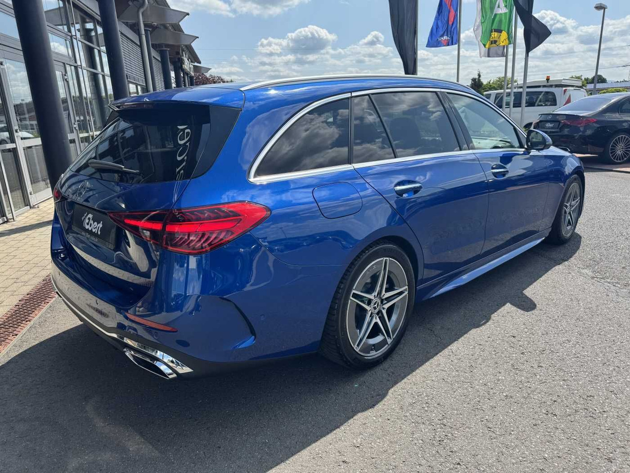 Mercedes-Benz C 200d AMG+Pano+Distr+Digital+AHK+HUD+360+IHC+ - Automobil: slika 4 Mercedes-Benz C 200d AMG+Pano+Distr+Digital+AHK+HUD+360+IHC+ - Automobil: slika 4