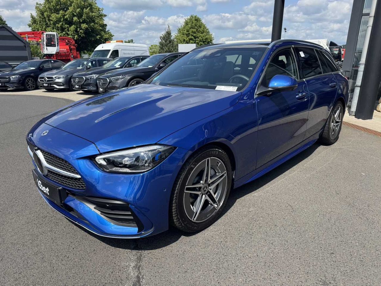 Mercedes-Benz C 200d AMG+Pano+Distr+Digital+AHK+HUD+360+IHC+ - Automobil: slika 2 Mercedes-Benz C 200d AMG+Pano+Distr+Digital+AHK+HUD+360+IHC+ - Automobil: slika 2