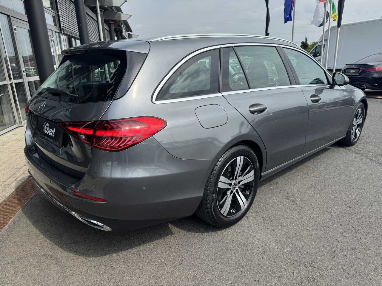 Mercedes-Benz C 220 d T 4M Pano+AHK+Distr+STDH+360+HUD - Automobil: slika 4 Mercedes-Benz C 220 d T 4M Pano+AHK+Distr+STDH+360+HUD - Automobil: slika 4