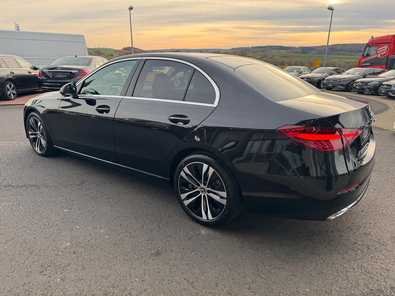 Mercedes-Benz C 220d Avantgarde+Pano+HUD+RFK+TotW+AmbiPrem - Limuzina: slika 4 Mercedes-Benz C 220d Avantgarde+Pano+HUD+RFK+TotW+AmbiPrem - Limuzina: slika 4