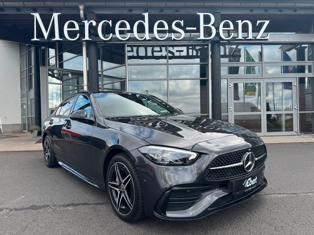 Mercedes-Benz C 400e 4M AMG+HUD+RFK+TotW+Ambiente+Night - Limuzina: slika 2 Mercedes-Benz C 400e 4M AMG+HUD+RFK+TotW+Ambiente+Night - Limuzina: slika 2