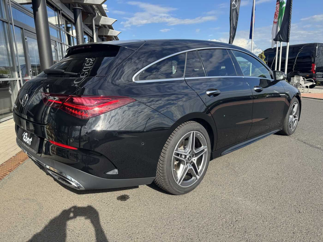 Mercedes-Benz CLA 180 Shooting Brake+AMG+Distr+AHK+RFK+ - Automobil: slika 4 Mercedes-Benz CLA 180 Shooting Brake+AMG+Distr+AHK+RFK+ - Automobil: slika 4