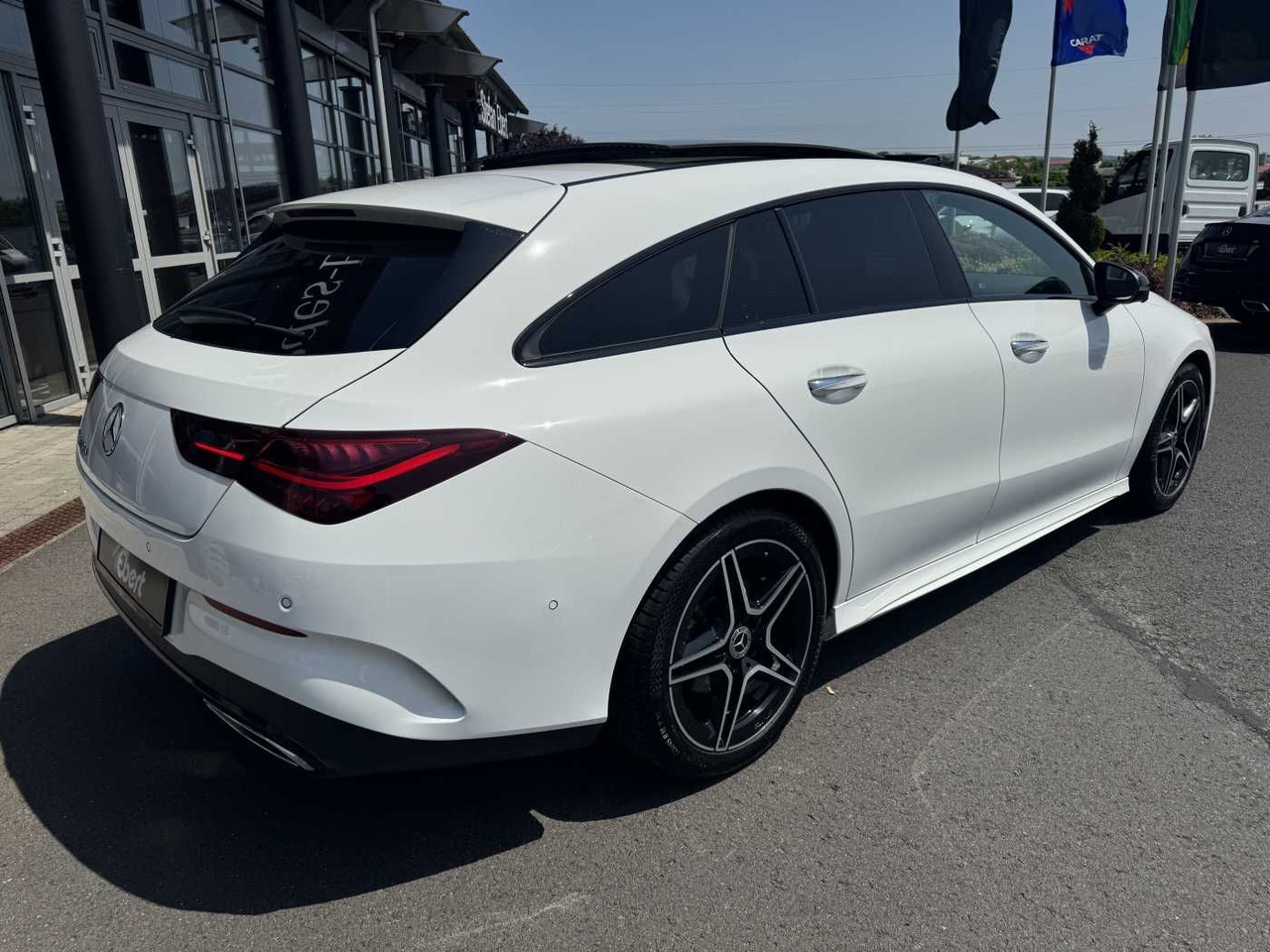 Mercedes-Benz CLA 220d Shooting Brake AMG+Pano+Distr+AHK+uvm. - Automobil: slika 4 Mercedes-Benz CLA 220d Shooting Brake AMG+Pano+Distr+AHK+uvm. - Automobil: slika 4