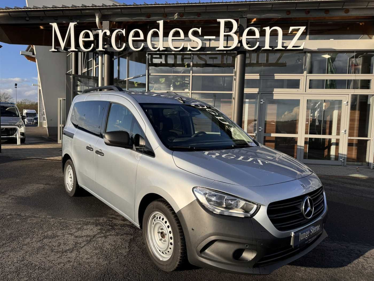 Mercedes-Benz Citan 110 CDI Tourer Klima AHK Kamera MBUX Tempo - Putnički kombi: slika 1 Mercedes-Benz Citan 110 CDI Tourer Klima AHK Kamera MBUX Tempo - Putnički kombi: slika 1
