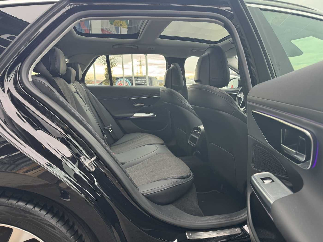 Mercedes-Benz E 200 T AVANTGARDE+DistrPlus+Pano+ AHK+Ambiente - Automobil: slika 5 Mercedes-Benz E 200 T AVANTGARDE+DistrPlus+Pano+ AHK+Ambiente - Automobil: slika 5