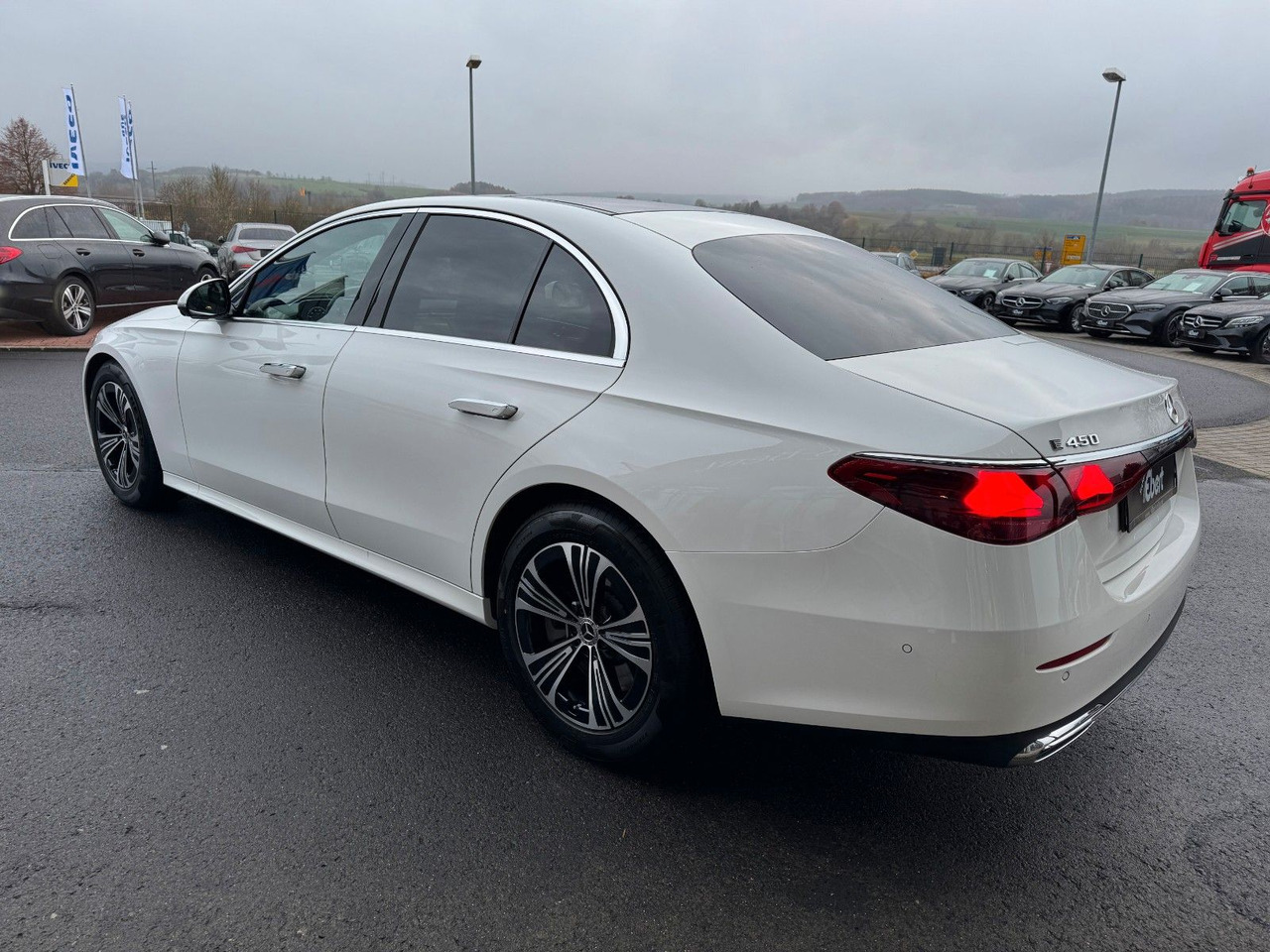 Mercedes-Benz E 450 4M Avantgarde+Pano+DistrPro+Digital+360 - Limuzina: slika 4 Mercedes-Benz E 450 4M Avantgarde+Pano+DistrPro+Digital+360 - Limuzina: slika 4