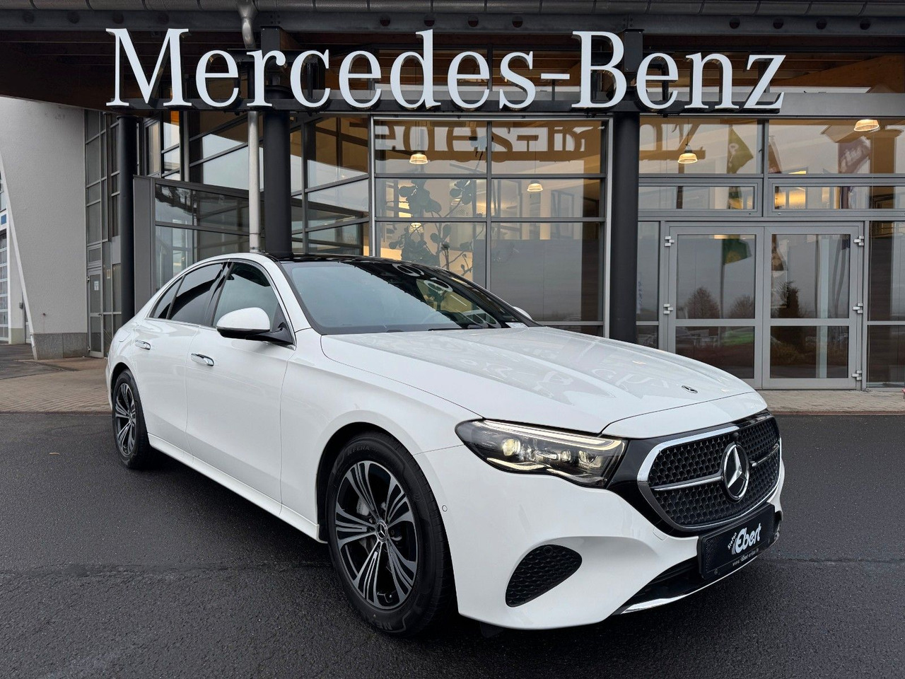 Mercedes-Benz E 450 4M Avantgarde+Pano+DistrPro+Digital+360 - Limuzina: slika 2 Mercedes-Benz E 450 4M Avantgarde+Pano+DistrPro+Digital+360 - Limuzina: slika 2