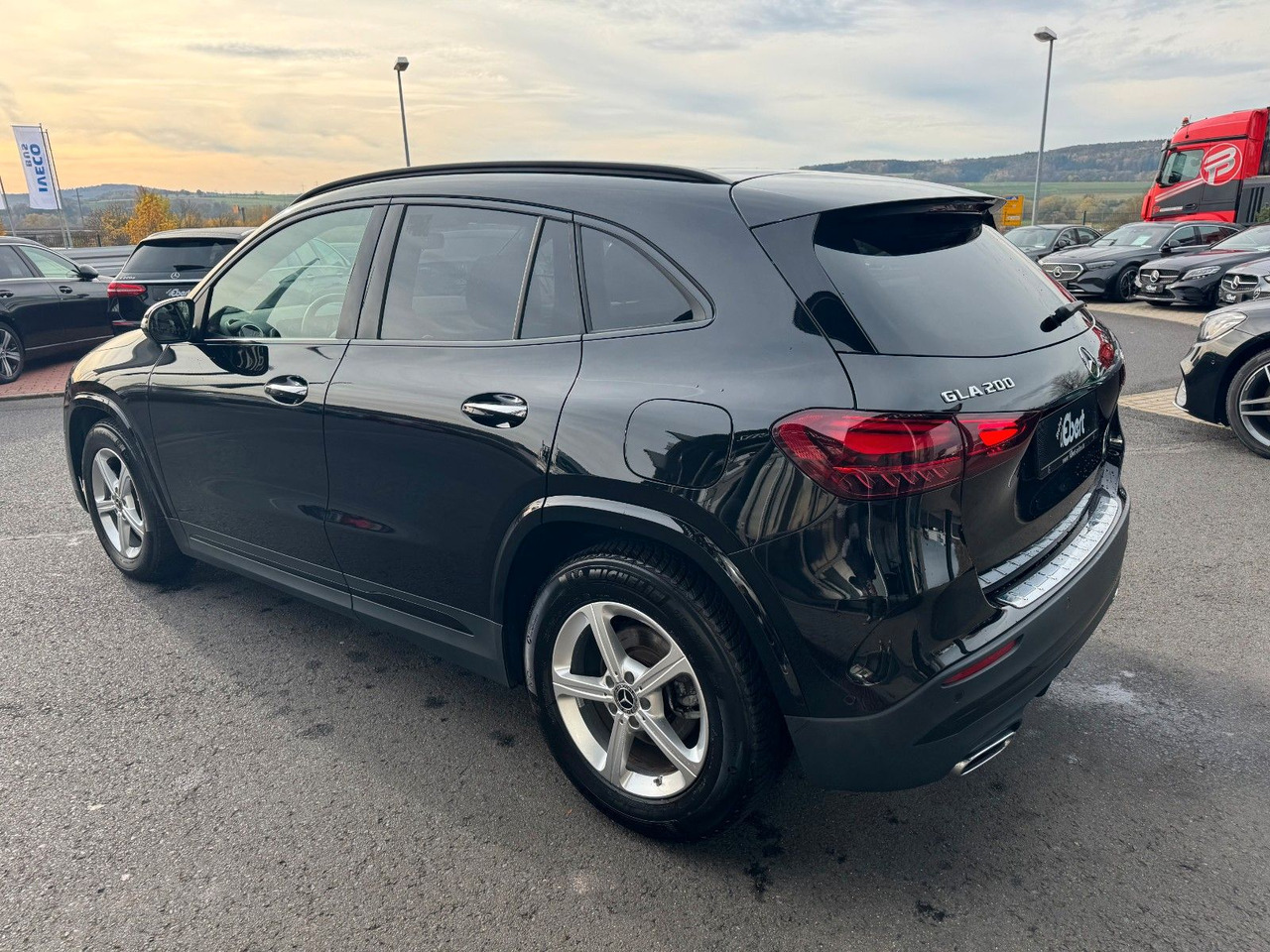 Mercedes-Benz GLA 200 AMG+Pano+Distr+Ambiente+Multibeam+ - SUV: slika 3 Mercedes-Benz GLA 200 AMG+Pano+Distr+Ambiente+Multibeam+ - SUV: slika 3