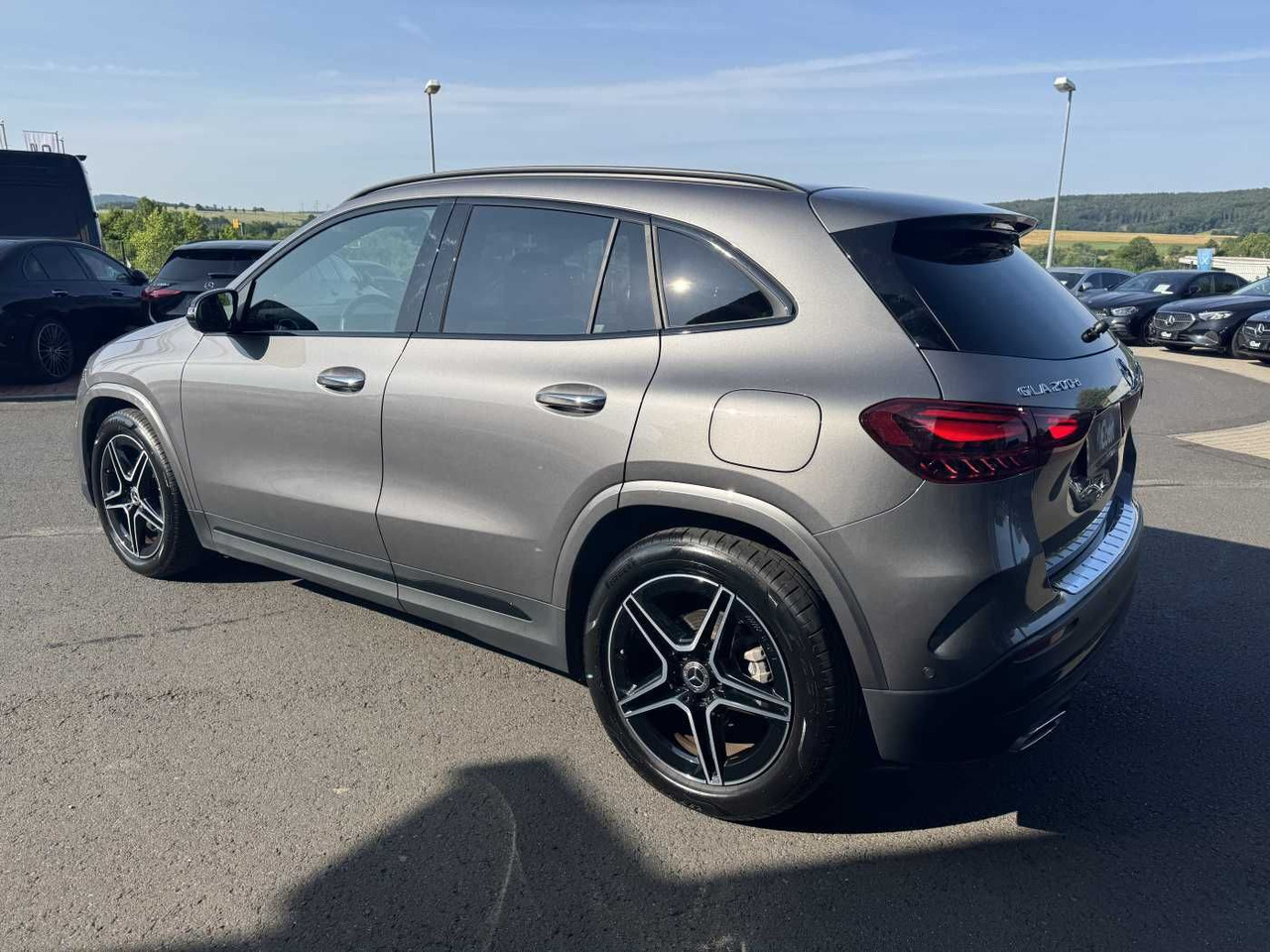 Mercedes-Benz GLA 200d 4M AMG+Pano+Distr+Ambiente+ - SUV: slika 3 Mercedes-Benz GLA 200d 4M AMG+Pano+Distr+Ambiente+ - SUV: slika 3
