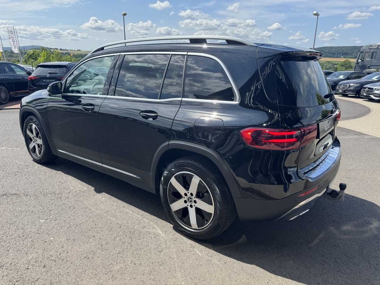 Mercedes-Benz GLB 180 Progressive+AHK+RKamera+LED+ IHC+DAB - SUV: slika 3 Mercedes-Benz GLB 180 Progressive+AHK+RKamera+LED+ IHC+DAB - SUV: slika 3