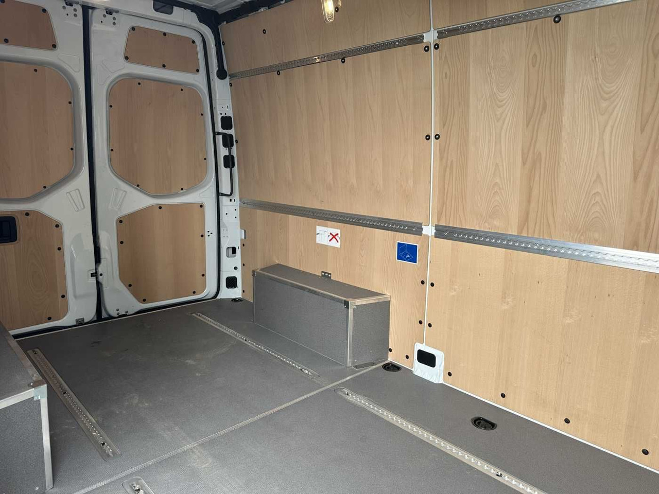 Furgon Mercedes-Benz Sprinter 317 CDI 3665 9G Klima 360 MBUX SHZ: slika 8