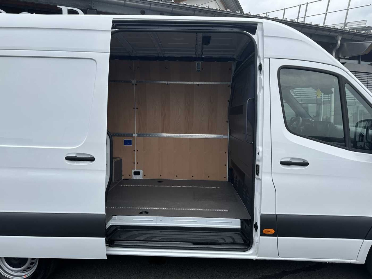 Furgon Mercedes-Benz Sprinter 317 CDI 3665 9G Klima 360 MBUX SHZ: slika 9