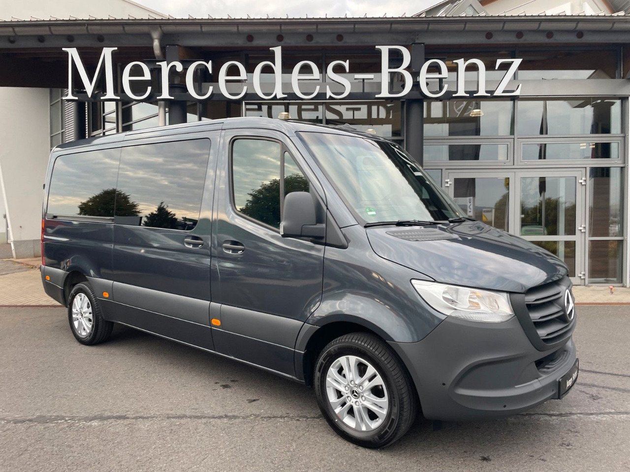 Mercedes-Benz Sprinter 317 CDI Tourer 3665 9G Kamera AHK3,5to - Putnički kombi: slika 1 Mercedes-Benz Sprinter 317 CDI Tourer 3665 9G Kamera AHK3,5to - Putnički kombi: slika 1