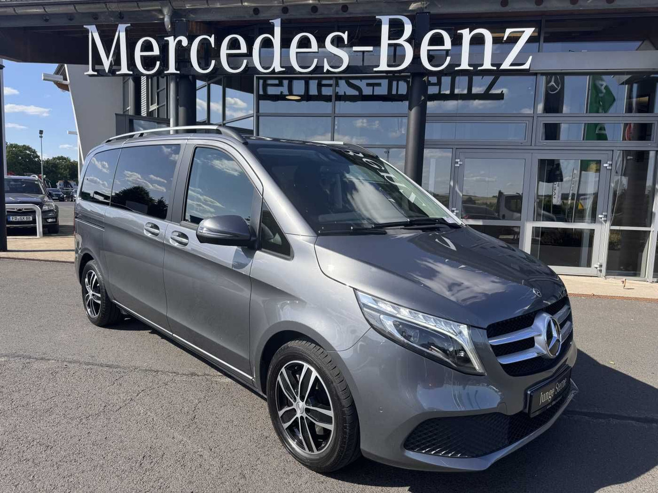 Mercedes-Benz V 220 d EDITION Liege-Paket AHK2,5 LED DAB MBUX - Putnički kombi: slika 1 Mercedes-Benz V 220 d EDITION Liege-Paket AHK2,5 LED DAB MBUX - Putnički kombi: slika 1