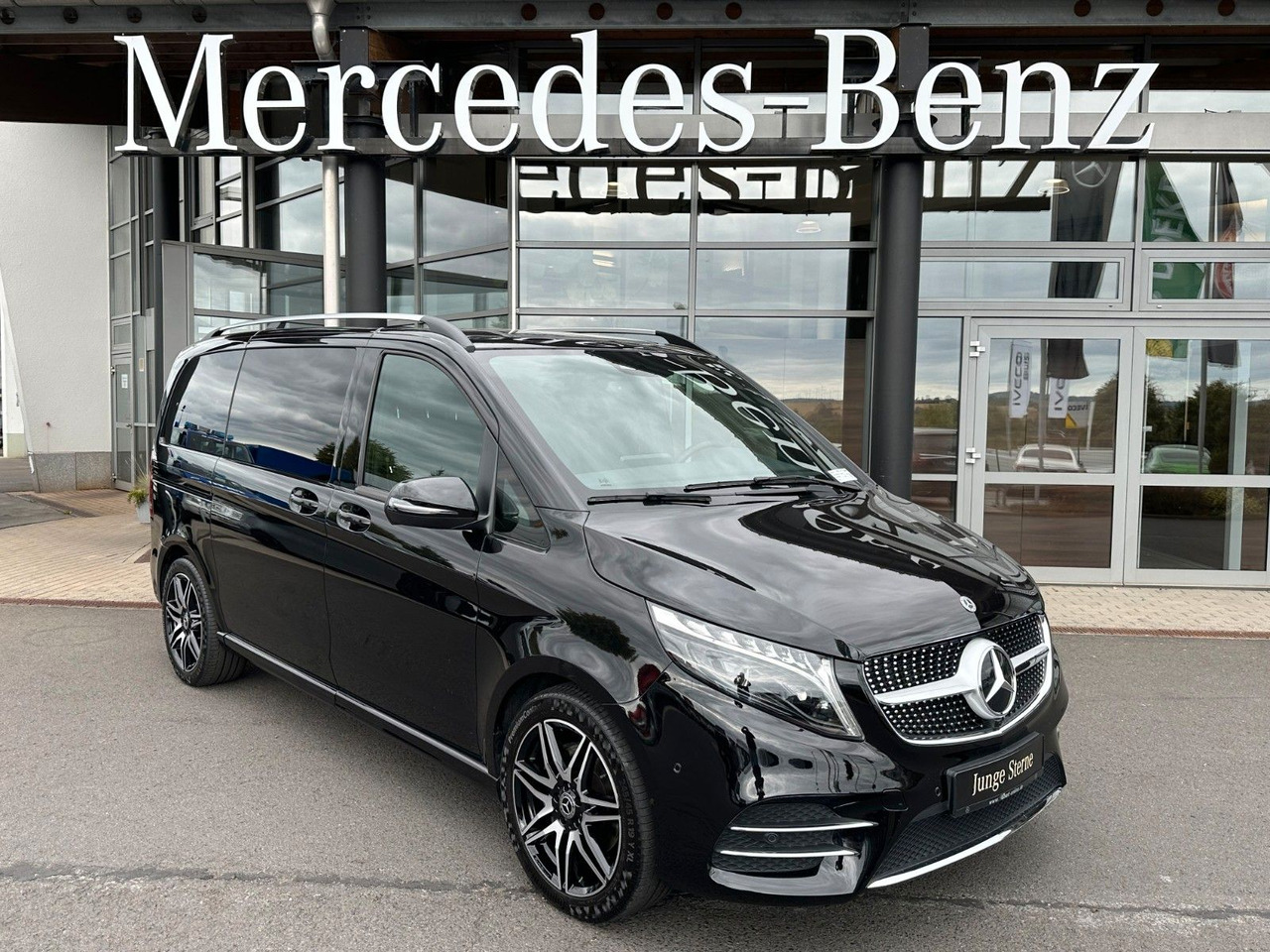 Mercedes-Benz V 250 d EDITION AMG Kompakt ILS elektr Türen - Karavan: slika 1 Mercedes-Benz V 250 d EDITION AMG Kompakt ILS elektr Türen - Karavan: slika 1