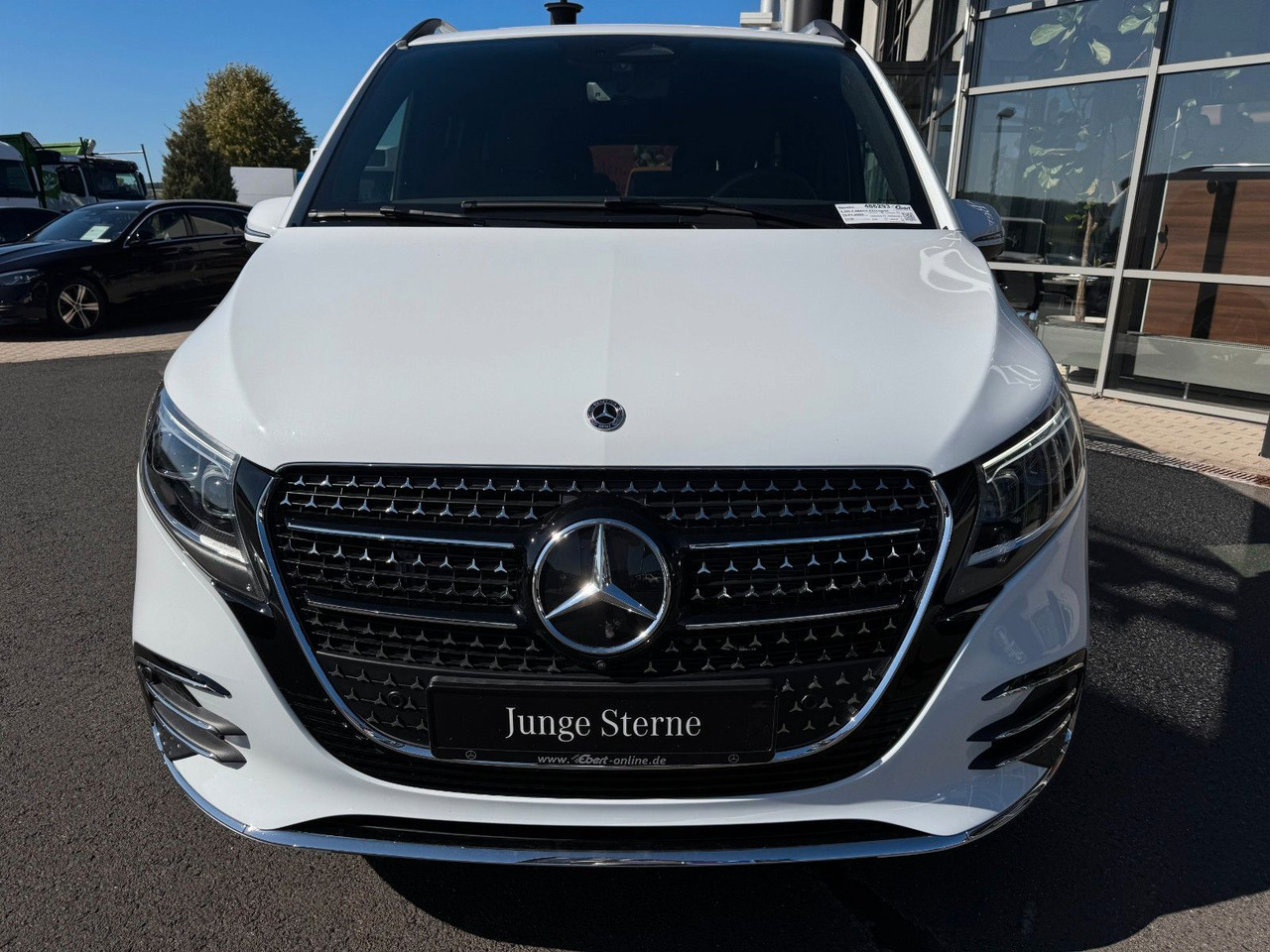 Mercedes-Benz V 300 d 4MATIC EXCLUSIVE AMG Tische AHK2,5to - Putnički kombi: slika 2 Mercedes-Benz V 300 d 4MATIC EXCLUSIVE AMG Tische AHK2,5to - Putnički kombi: slika 2