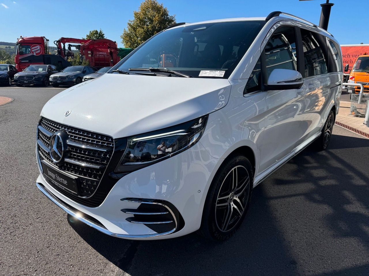 Mercedes-Benz V 300 d 4MATIC EXCLUSIVE AMG Tische AHK2,5to - Putnički kombi: slika 3 Mercedes-Benz V 300 d 4MATIC EXCLUSIVE AMG Tische AHK2,5to - Putnički kombi: slika 3