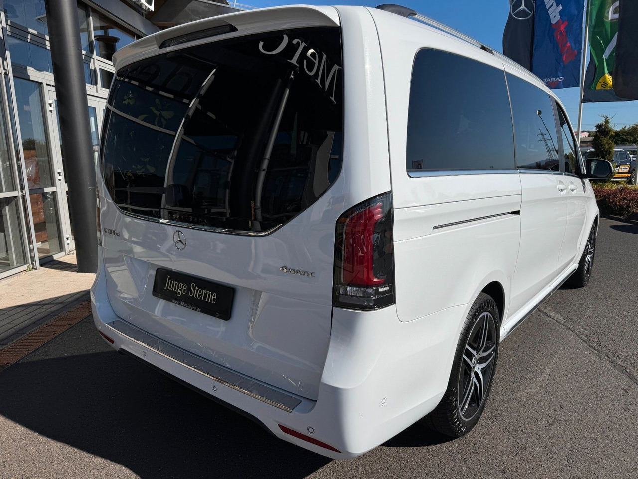 Mercedes-Benz V 300 d 4MATIC EXCLUSIVE AMG Tische AHK2,5to - Putnički kombi: slika 4 Mercedes-Benz V 300 d 4MATIC EXCLUSIVE AMG Tische AHK2,5to - Putnički kombi: slika 4