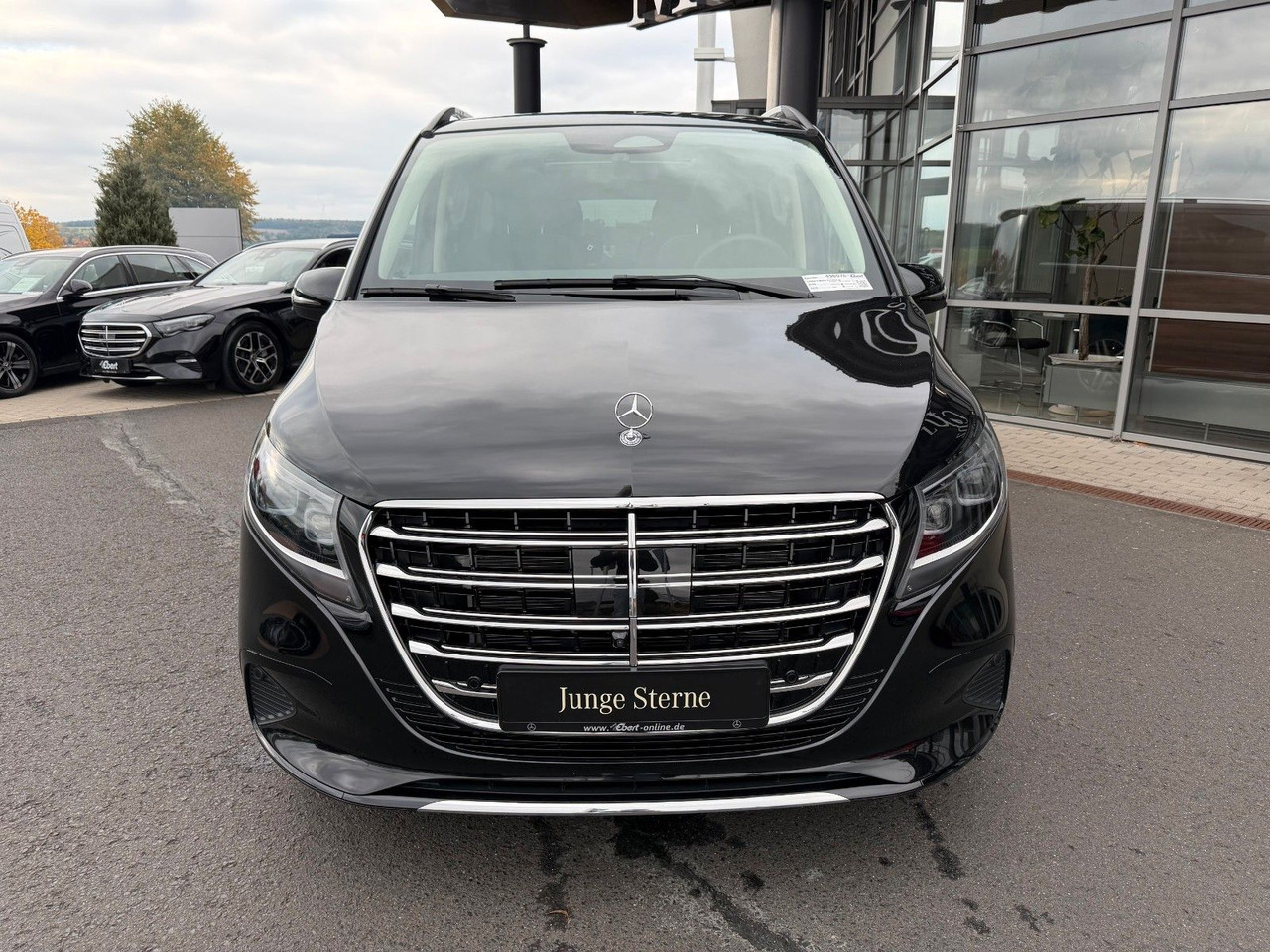 Mercedes-Benz V 300 d 4MATIC EXCLUSIVE Luxus-Sitze AHK2,5to - Karavan: slika 2 Mercedes-Benz V 300 d 4MATIC EXCLUSIVE Luxus-Sitze AHK2,5to - Karavan: slika 2